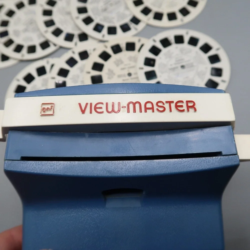 Vintage View-Master Lighted Viewer Blue with lot of reels Disney Bambi Snoopy